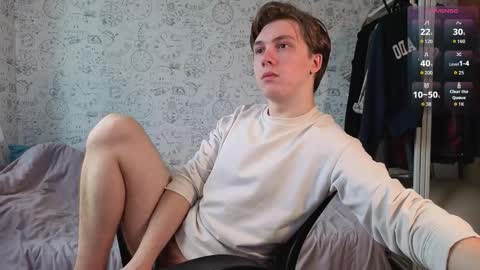 Snapshot of hot_boy_oscar chatting on 10.14.25 Oscar  online show from 10.14.25
