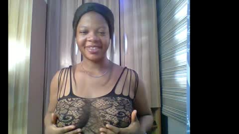 Snapshot of hot_choco_choco chatting on 12.14.25 peace online show from 12.14.25