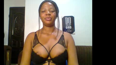 Snapshot of hot_choco_choco chatting on 12.16.25 peace online show from 12.16.25