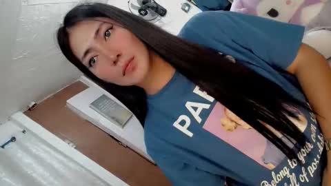 its me CLAUDIA online show from 04.11.26