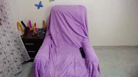 Snapshot of hot_girl01_hanna chatting on 02.24.25 angie online show from 02.24.25