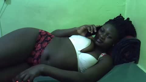 Snapshot of hot_girlly chatting on 10.07.25 hot_girlly online show from 10.07.25