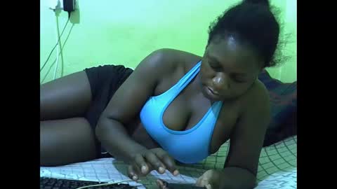 Snapshot of hot_girlly chatting on 11.28.25 hot_girlly online show from 11.28.25