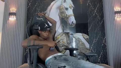 hot_golden_black online show from 09.18.25