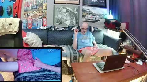 Snapshot of hot_krispy_kreme chatting on 05.14.26 hot_krispy_kreme online show from 05.14.26