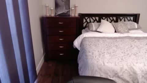 Rose Redwood online show from 02.02.26