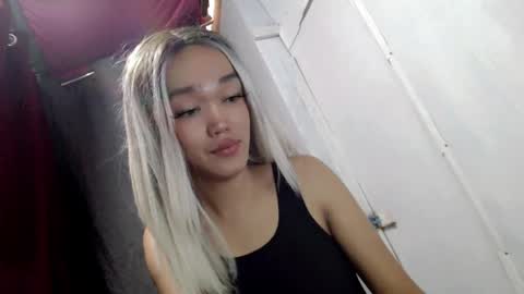 hot_moma69 online show from 04.22.26