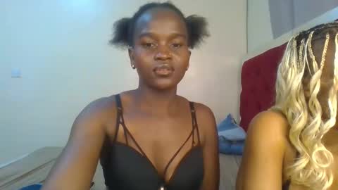 Snapshot of hot_petite1 chatting on 06.09.26 Hot petite online show from 06.09.26