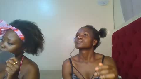Snapshot of hot_petite1 chatting on 06.11.26 Hot petite online show from 06.11.26