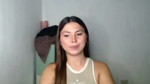 Snapshot of hot_precious_nikki chatting on 04.19.26 Nikki online show from 04.19.26