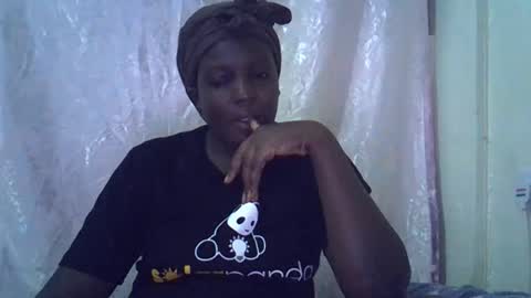 Snapshot of hot_raylah chatting on 05.17.26 RAYLAH online show from 05.17.26