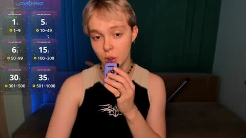 hot_twinkboy online show from 02.05.25