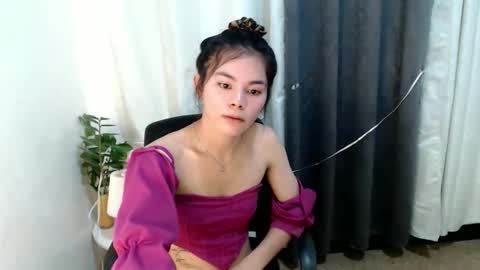 Snapshot of hot_yanna143 chatting on 05.29.26 Yanna online show from 05.29.26