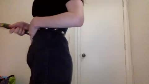 Snapshot of hotash99 chatting on 10.24.25 ARIES online show from 10.24.25