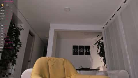 Snapshot of hotay_ chatting on 10.04.25 Andrew xdres08 online show from 10.04.25