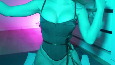 Bella online show from 04.04.26