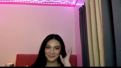 Snapshot of hotbunny_12 chatting on 12.17.24 Kylie online show from 12.17.24