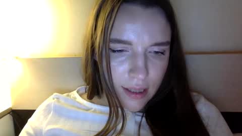 Snapshot of hoteffy chatting on 12.19.24 effy online show from 12.19.24