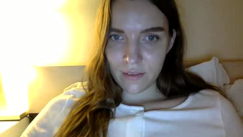 Snapshot of hoteffy chatting on 12.21.24 effy online show from 12.21.24