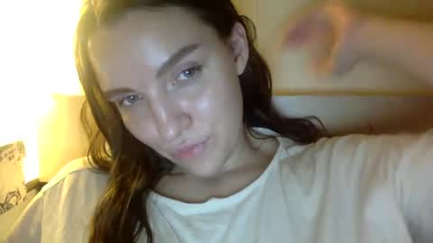 Snapshot of hoteffy chatting on 12.27.24 effy online show from 12.27.24