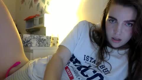 Snapshot of hoteffy chatting on 09.17.25 effy online show from 09.17.25