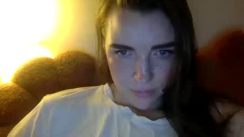 Snapshot of hoteffy chatting on 09.22.25 effy online show from 09.22.25