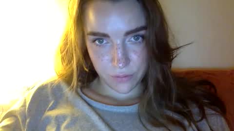 Snapshot of hoteffy chatting on 09.24.25 effy online show from 09.24.25