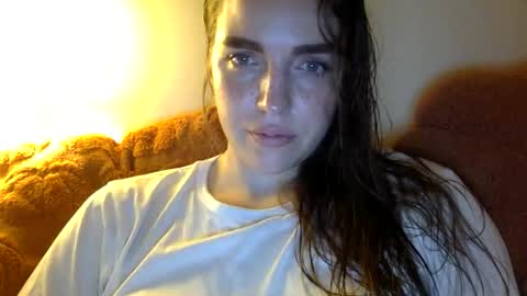 Snapshot of hoteffy chatting on 09.26.25 effy online show from 09.26.25