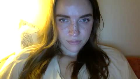 Snapshot of hoteffy chatting on 10.12.25 effy online show from 10.12.25