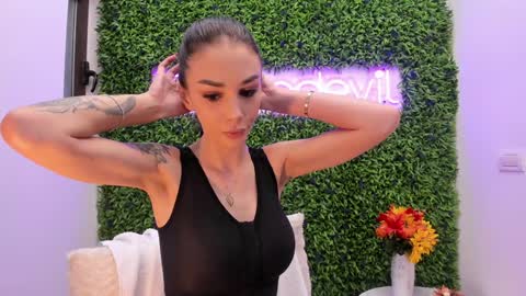 hotfallingdevil online show from 11.18.25