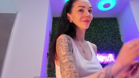 Snapshot of hotfallingdevil chatting on 01.12.26 hotfallingdevil online show from 01.12.26