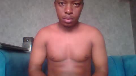 Snapshot of hotguyy001 chatting on 02.14.25 hotguyy001 online show from 02.14.25