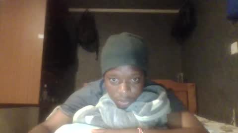 Snapshot of hotguyy001 chatting on 02.15.25 hotguyy001 online show from 02.15.25