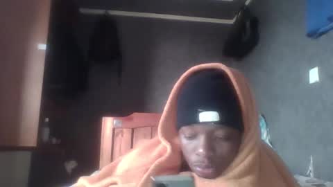 Snapshot of hotguyy001 chatting on 02.16.25 hotguyy001 online show from 02.16.25