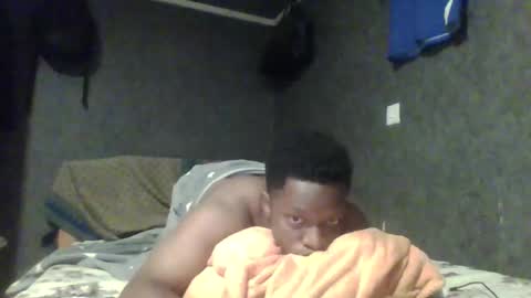 Snapshot of hotguyy001 chatting on 02.26.25 hotguyy001 online show from 02.26.25