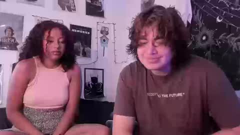 Snapshot of hothoneychile chatting on 09.16.25 Sam and Nico online show from 09.16.25