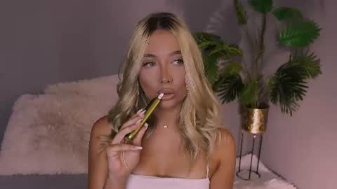 Snapshot of hotjessxx chatting on 07.25.26 Maria online show from 07.25.26