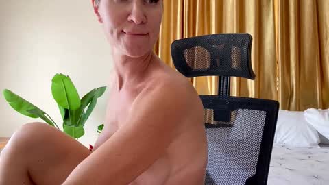 Snapshot of hotkatness chatting on 02.02.25 Kate stream 1200 pm -800 pm UTC 7 online show from 02.02.25