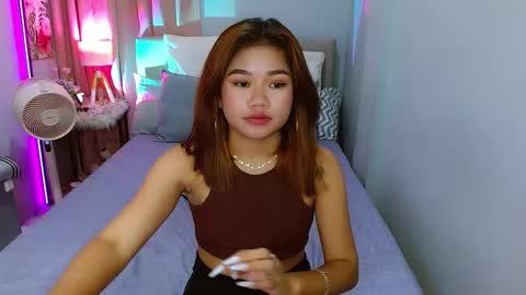 Snapshot of hotlayla_ chatting on 12.30.24 Layla online show from 12.30.24