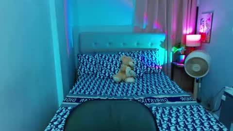 Snapshot of hotlayla_ chatting on 02.16.25 Layla online show from 02.16.25