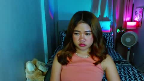 Snapshot of hotlayla_ chatting on 02.20.25 Layla online show from 02.20.25