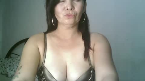 Snapshot of hotmamajen4u chatting on 06.24.26 hotmamajen4u online show from 06.24.26