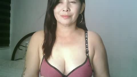 Snapshot of hotmamajen4u chatting on 06.25.26 hotmamajen4u online show from 06.25.26
