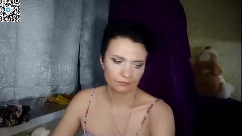 Snapshot of hotmamaqueen234 chatting on 06.17.26 hotmamaqueen234 online show from 06.17.26