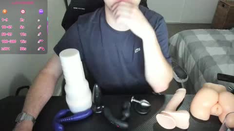 Snapshot of hotmelbguy20 chatting on 09.17.25 Cum and play X online show from 09.17.25