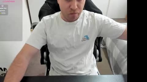 Snapshot of hotmelbguy20 chatting on 10.02.25 Cum and play X online show from 10.02.25