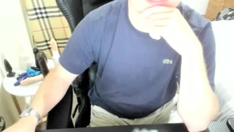 Snapshot of hotmelbguy20 chatting on 10.04.25 Cum and play X online show from 10.04.25