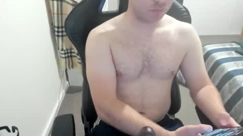Snapshot of hotmelbguy20 chatting on 11.26.25 Cum and play X online show from 11.26.25