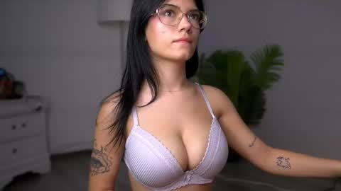 Molly online show from 11.06.25