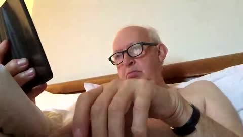 Snapshot of hotmuff99 chatting on 10.17.25 hotmuff99 online show from 10.17.25